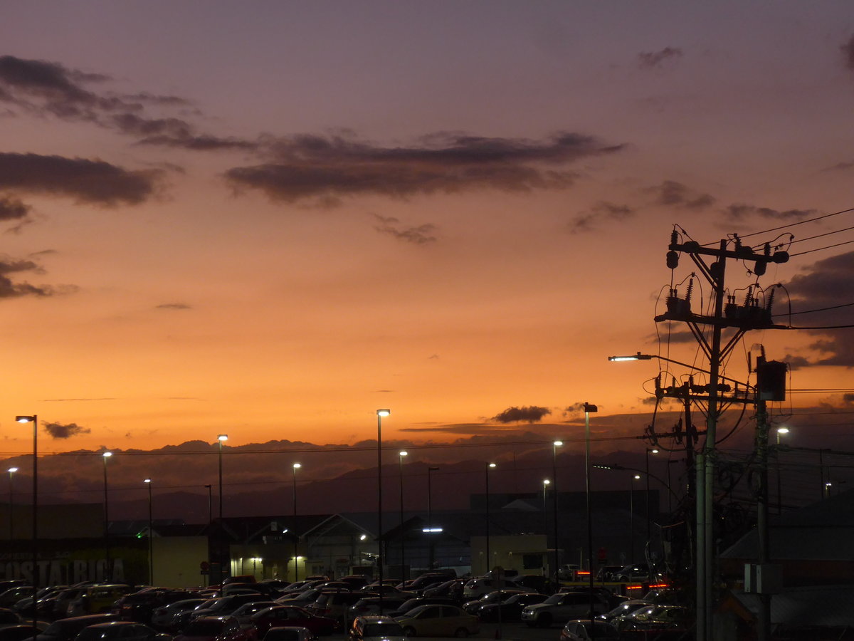 (212'538) - Abendstimmung am 26. November 2019 in San Jos�, Airport