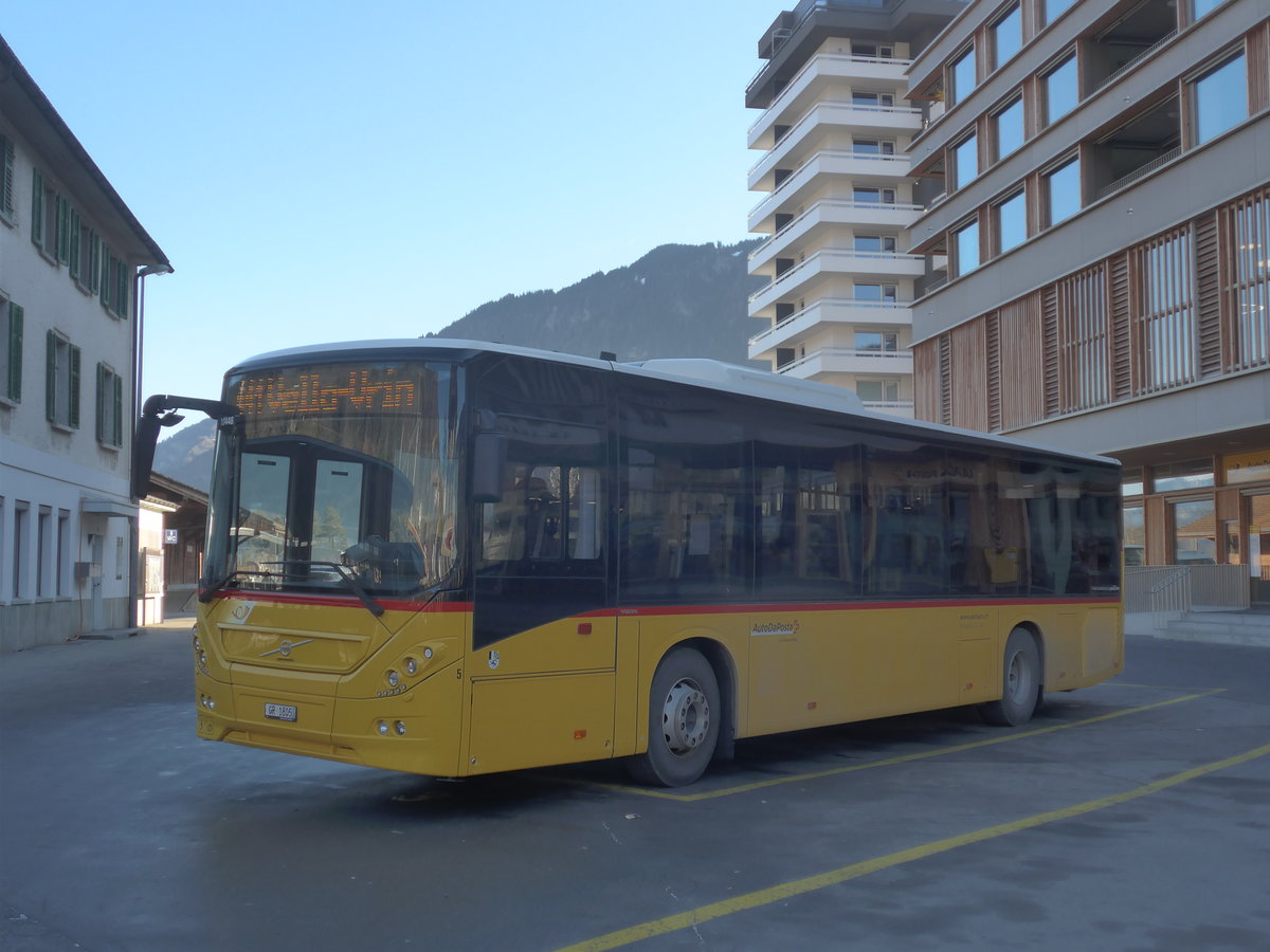 (212'595) - Fontana, Ilanz - Nr. 5/GR 1805 - Volvo am 7. Dezember 2019 beim Bahnhof Ilanz