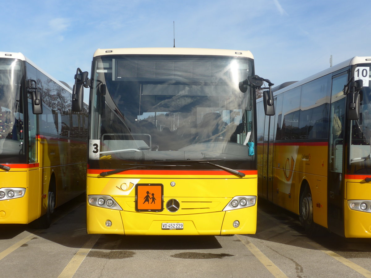 (212'759) - CarPostal Ouest - VD 452'229 - Mercedes (ex SAPJV, L'Isle) am 8. Dezember 2019 in Daillens, Planzer