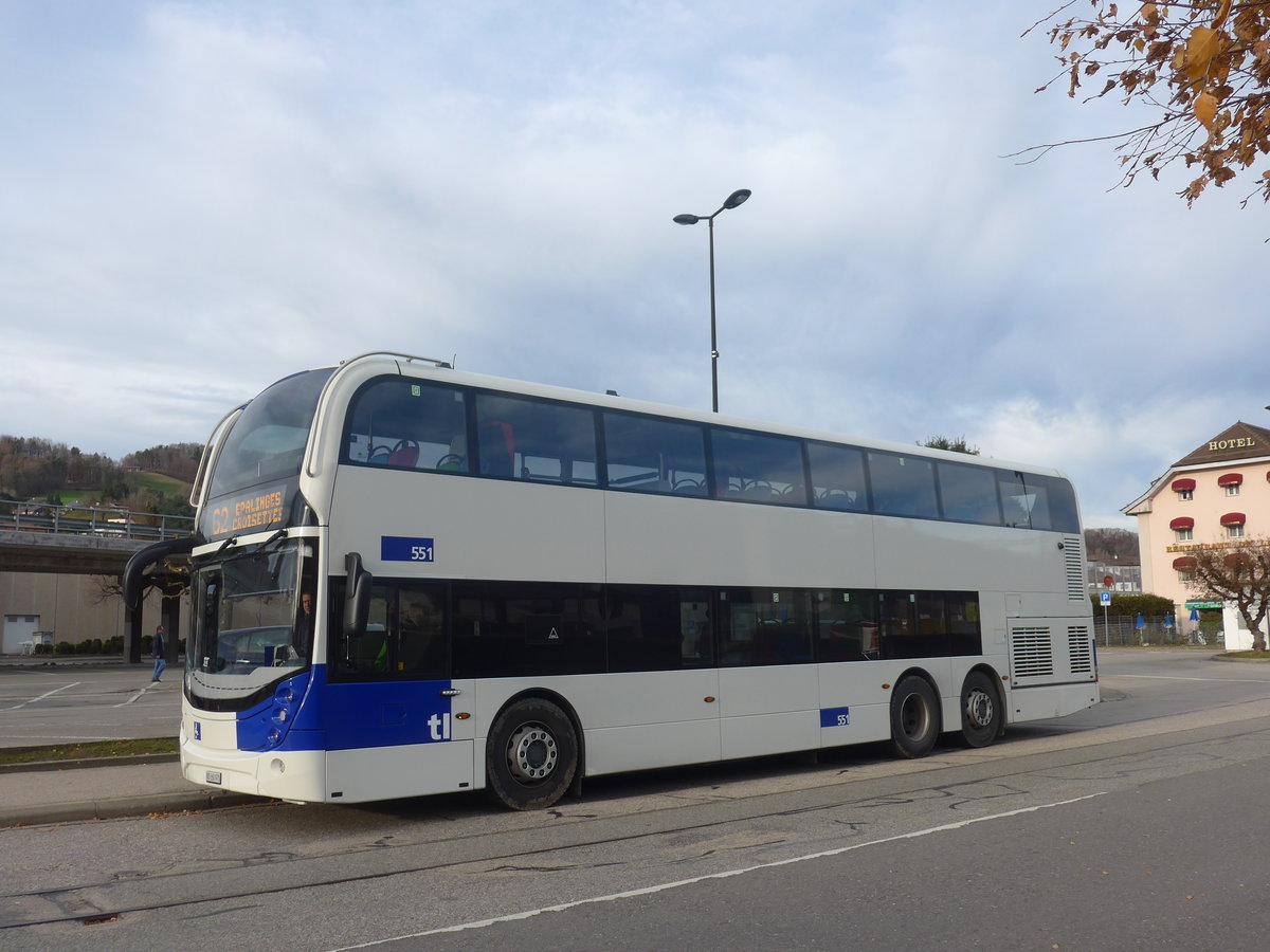 (212'801) - TL Lausanne - Nr. 551/VD 260'970 - Alexander Dennis am 8. Dezember 2019 beim Bahnhof Moudon