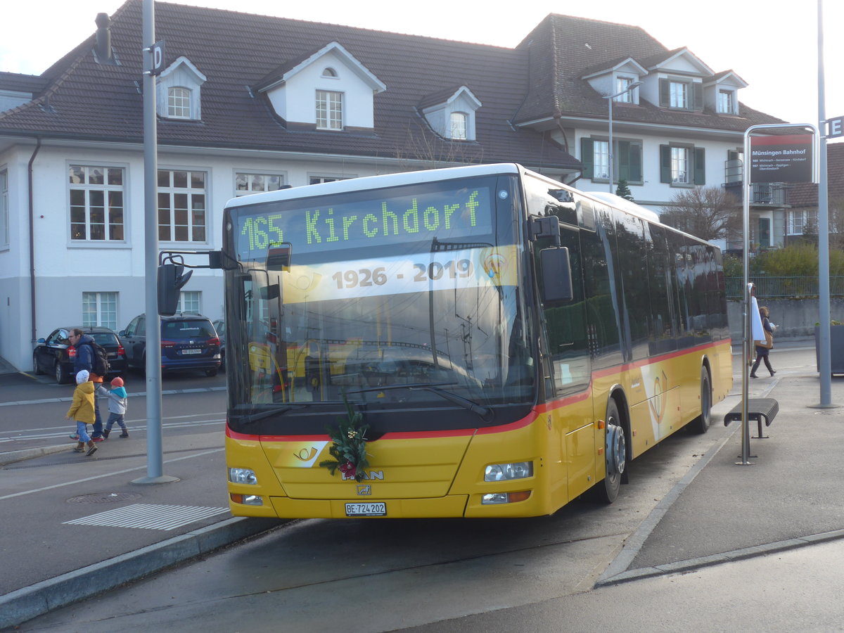 (212'921) - PostAuto Bern - Nr. 202/BE 724'202 - MAN (ex RBS Worblaufen Nr. 202) am 14. Dezember 2019 beim Bahnhof Mnsingen