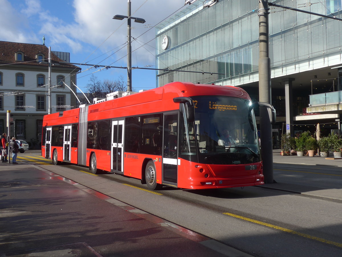 (212'944) - Bernmobil, Bern - Nr. 26 - Hess/Hess Gelenktrolleybus am 14. Dezember 2019 beim Bahnhof Bern