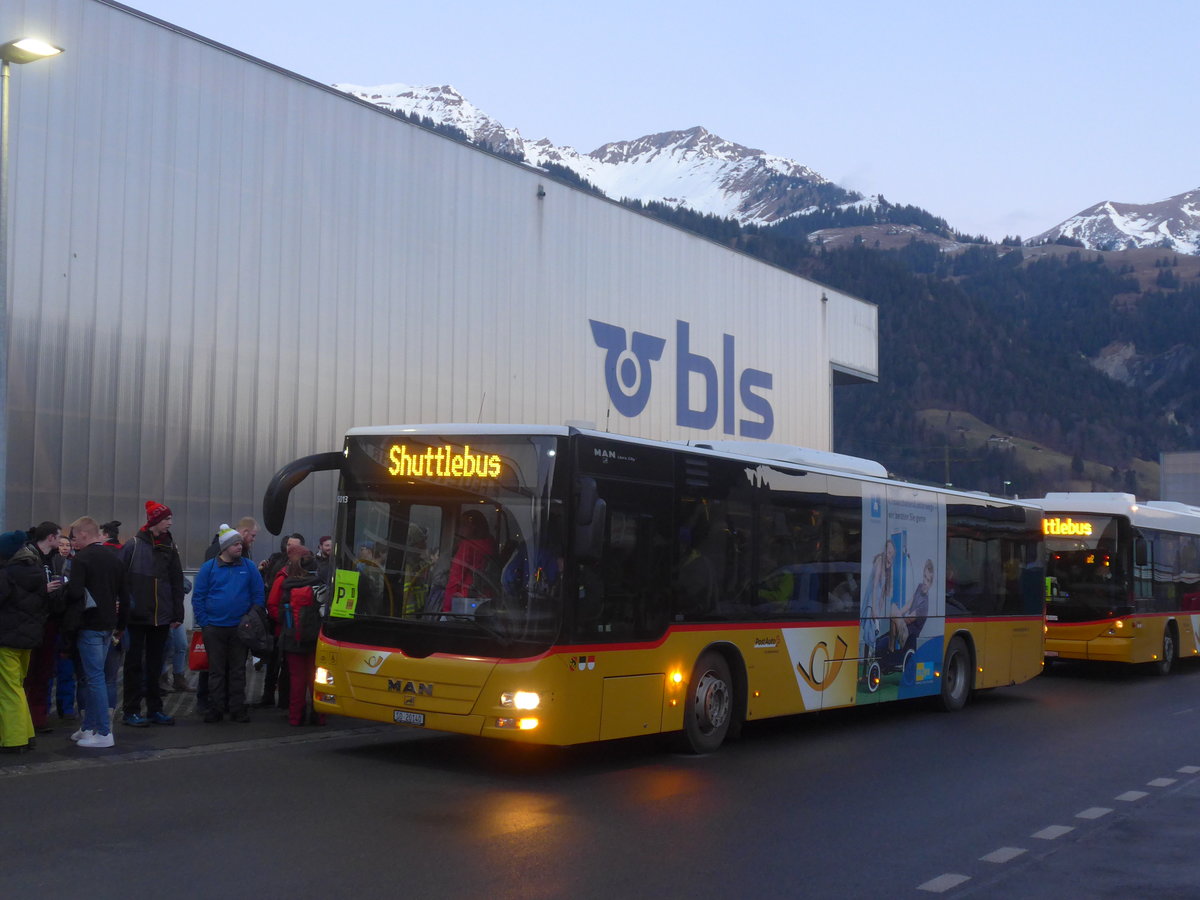 (213'456) - Steiner, Messen - SO 20'140 - MAN am 11. Januar 2020 beim Bahnhof Frutigen