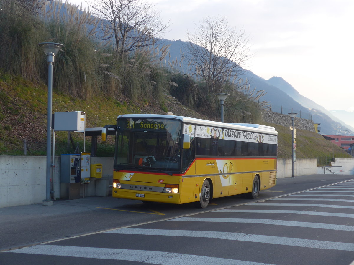 (213'820) - Chiesa, Riazzino - Nr. CB5/TI 233'555 - Setra am 18. Januar 2020 beim Bahnhof Tenero