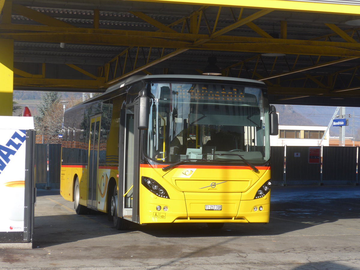 (213'872) - Autopostale, Mendrisio - TI 217'708 - Volvo am 18. Januar 2020 beim Bahnhof Mendrisio