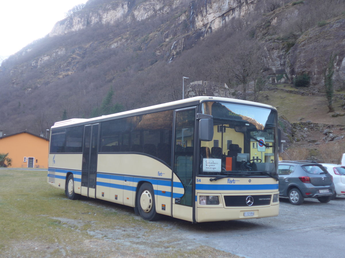 (213'885) - FART Locarno - Nr. 54/TI 323'854 - Mercedes (ex Nr. 40; ex Nr. 15; ex Hundertmark, D-Lingen Nr. 85) am 18. Januar 2020 in Bignasco, Garage