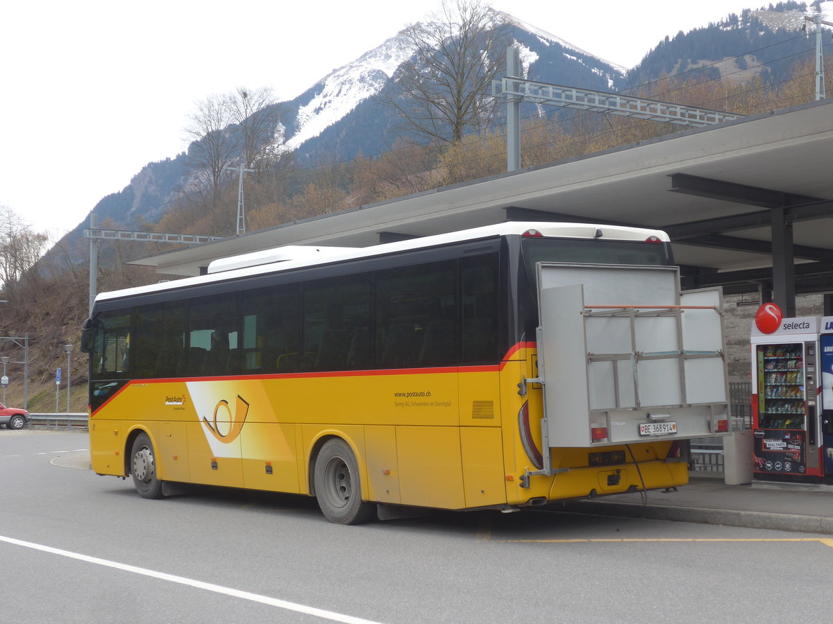 (214'396) - Spring, Schwenden - BE 368'914 - Iveco am 17. Februar 2020 beim Bahnhof Oey-Diemtigen