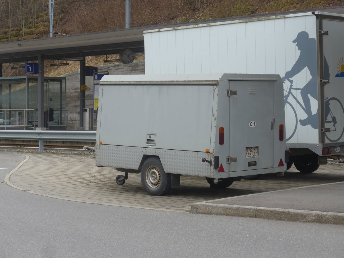 (214'399) - Spring, Schwenden - BE 188'366 - Zbinden Gepckanhnger am 17. Februar 2020 beim Bahnhof Oey-Diemtigen