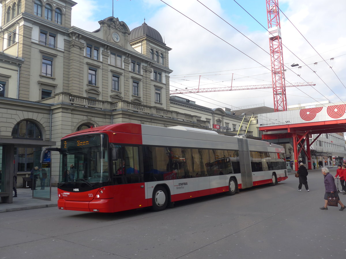 (214'460) - SW Winterthur - Nr. 123 - Hess/Hess Gelenktrolleybus am 18. Februar 2020 beim Hauptbahnhof Winterthur