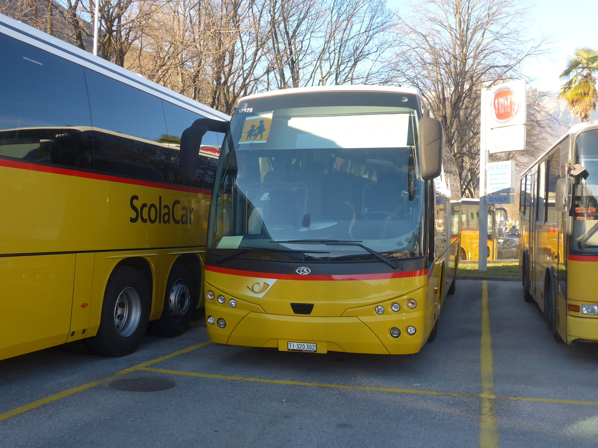 (214'748) - AutoPostale Ticino - TI 320'302 - MAN/Beulas am 21. Februar 2020 in Bellinzona, Garage