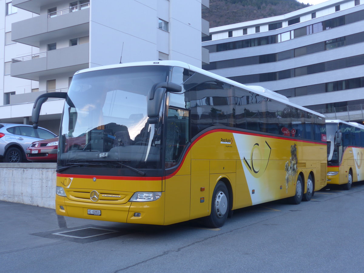 (214'757) - PostAuto Wallis - VS 62'850 - Mercedes am 22. Februar 2020 beim Bahnhof Visp