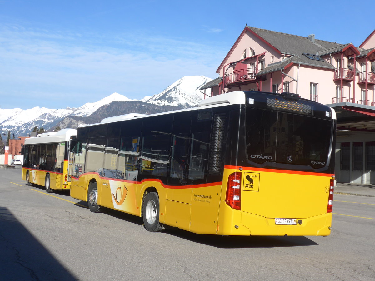 (215'067) - Flck, Brienz - Nr. 21/BE 623'971 - Mercedes am 8. Mrz 2020 in Meiringen, Postautostation