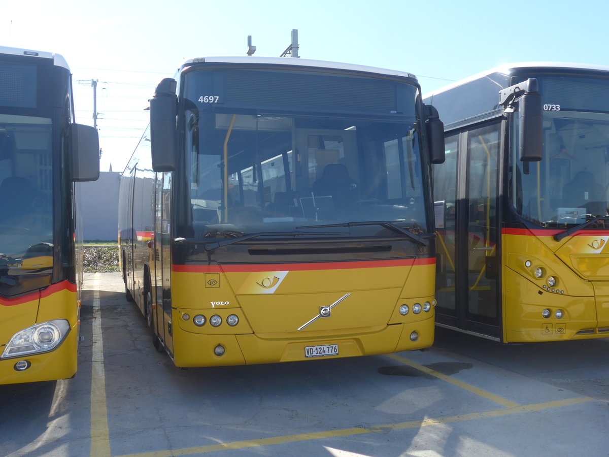 (215'206) - CarPostal Ouest - VD 124'776 - Volvo am 15. Mrz 2020 in Yverdon, Garage