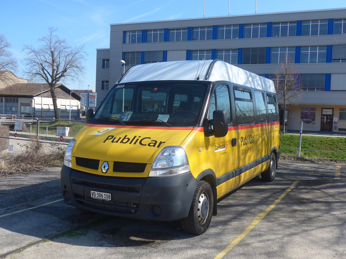 (215'212) - CarPostal Ouest - VD 386'108 - Renault am 15. Mrz 2020 in Yverdon, Garage