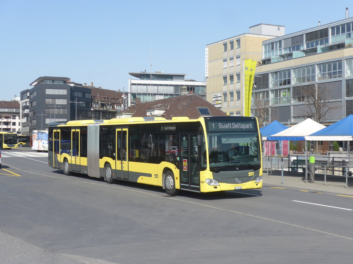 (215'352) - STI Thun - Nr. 702/BE 555'702 - Mercedes am 21. Mrz 2020 beim Bahnhof Thun