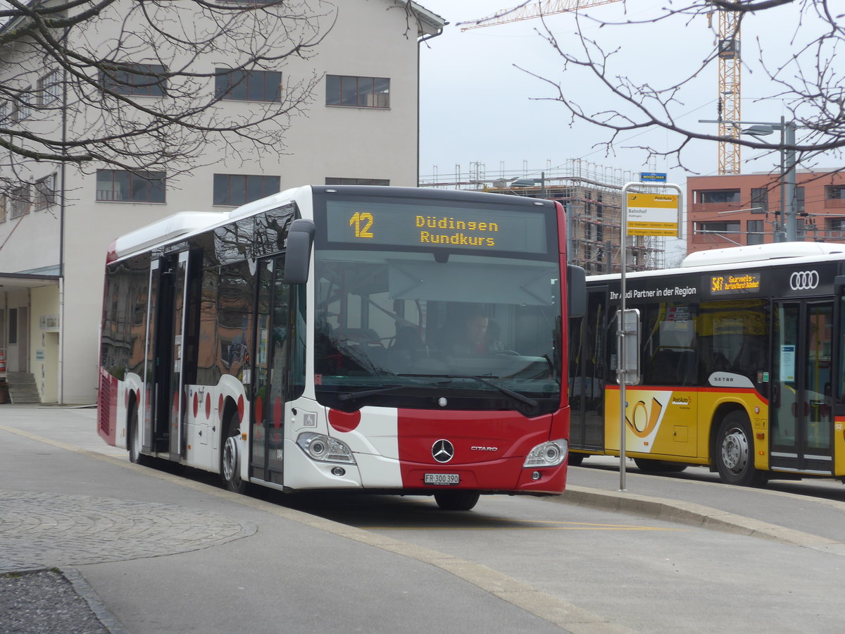 (215'396) - TPF Fribourg - Nr. 1043/FR 300'390 - Mercedes am 22. Mrz 2020 beim Bahnhof Ddingen