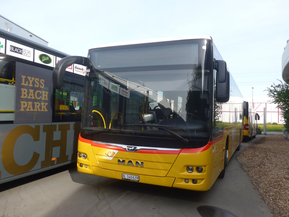 (216'211) - PostAuto Nordschweiz - BL 140'639 - MAN am 19. April 2020 in Kerzers, Interbus