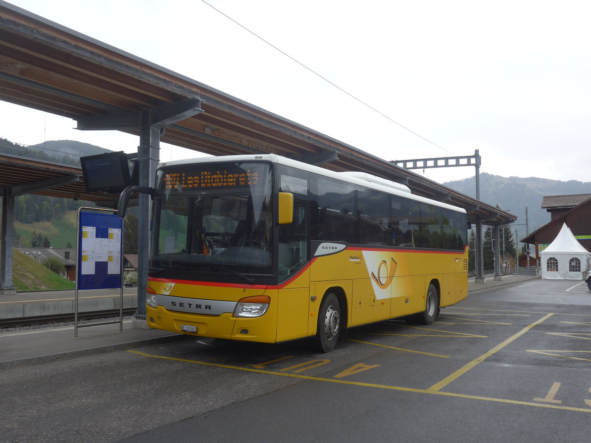 (216'510) - Kbli, Gstaad - Nr. 3/BE 330'862 - Setra am 26. April 2020 beim Bahnhof Gstaad