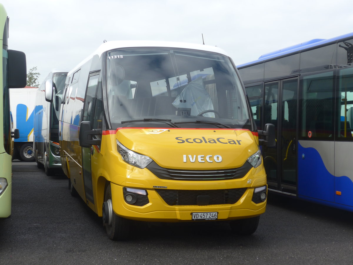 (216'750) - CarPostal Ouest - VD 457'246 - Iveco/Rosero am 3. Mai 2020 in Kerzers, Interbus