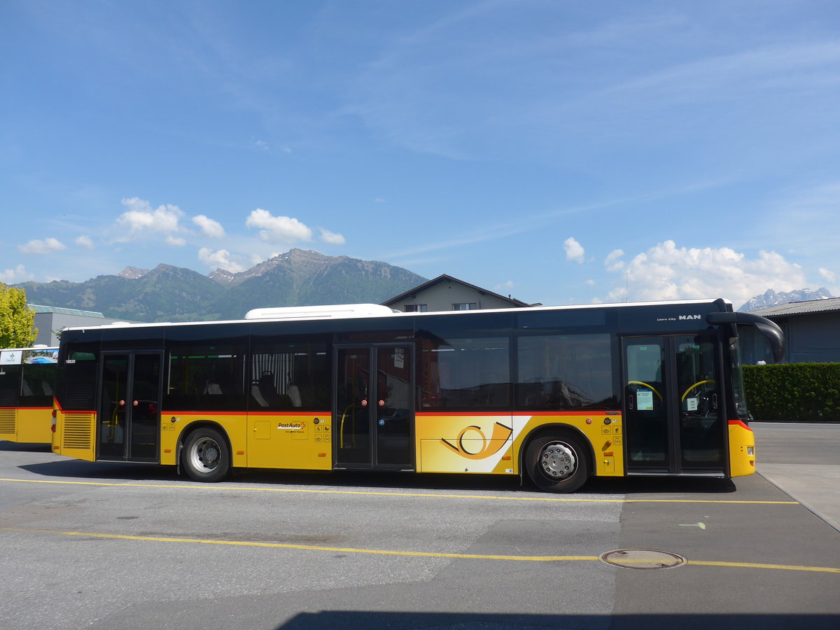 (216'875) - PostAuto Ostschweiz - SZ 27'381 - MAN (ex Kistler, Reichenburg) am 9. Mai 2020 in Reichenburg, Garage