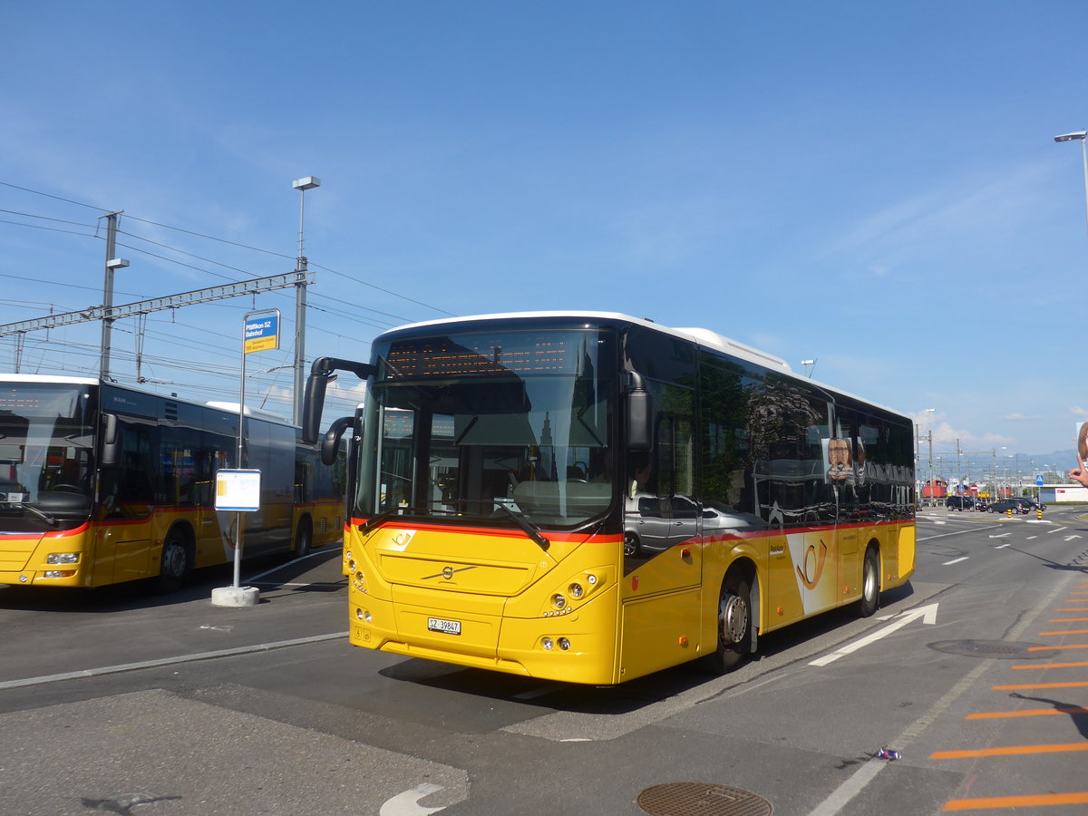 (216'890) - Lienert&Ehrler, Einsiedeln - SZ 39'847 - Volvo (ex Schuler, Feusisberg) am 9. Mai 2020 beim Bahnhof Pfffikon