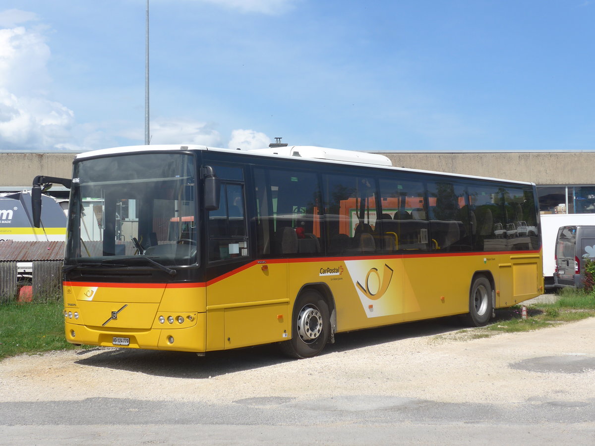 (216'991) - CarPostal Ouest - VD 124'779 - Volvo am 10. Mai 2020 in Yverdon, Garage