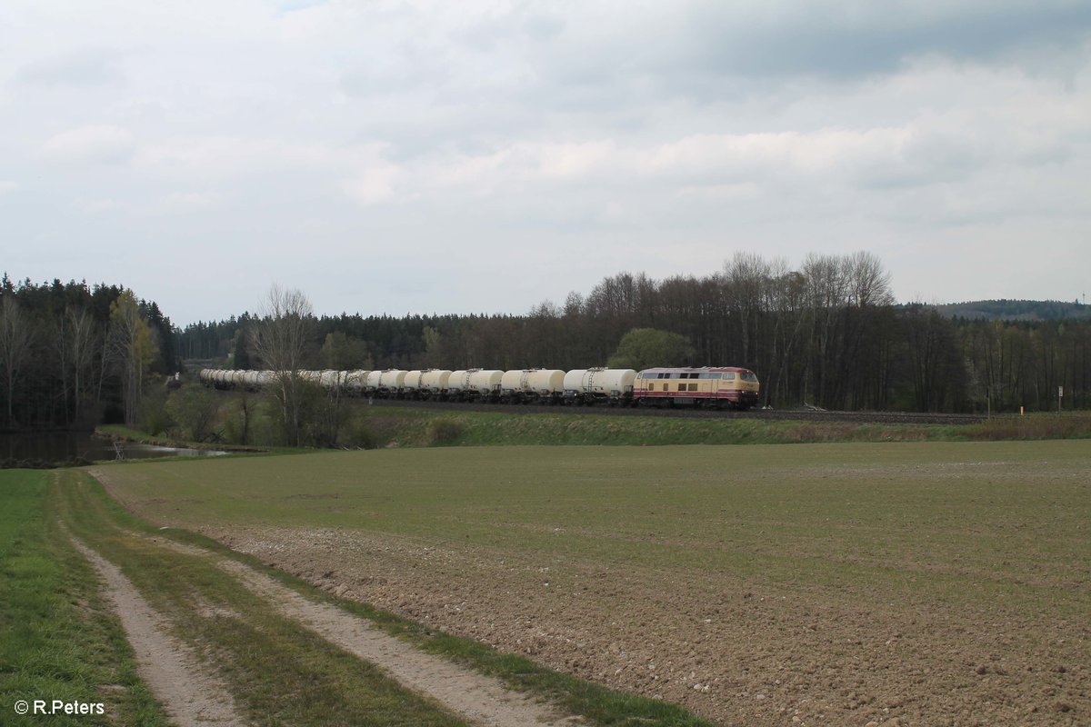 217 002-5 zieht den Kesselzug Cheb - Vohburg bei Oberteich. 25.04.17