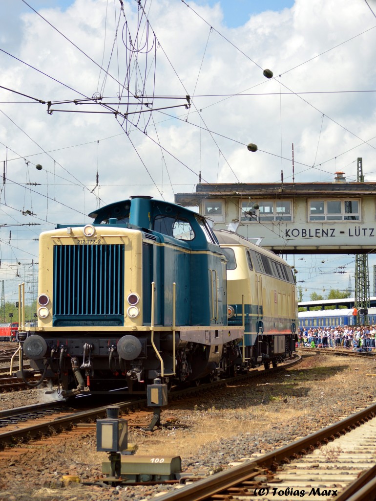 217 014 wurde nach einer kurzen Pause von 212 372-7 abgeschleppt. Aufgenommen am 13.06.2015 beim Sommerfest in Koblenz.