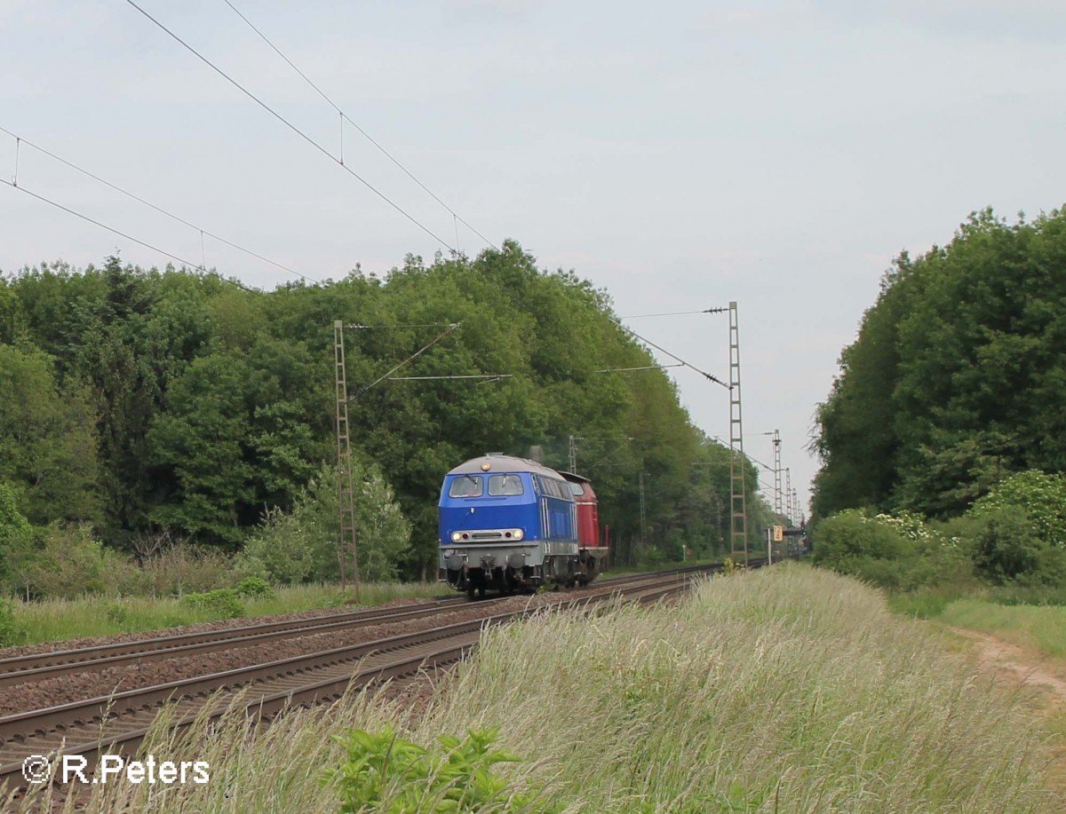 217 019-9 und 212 084-8bei der Stromkreistrennstelle Bischofsheim. 22.05.15