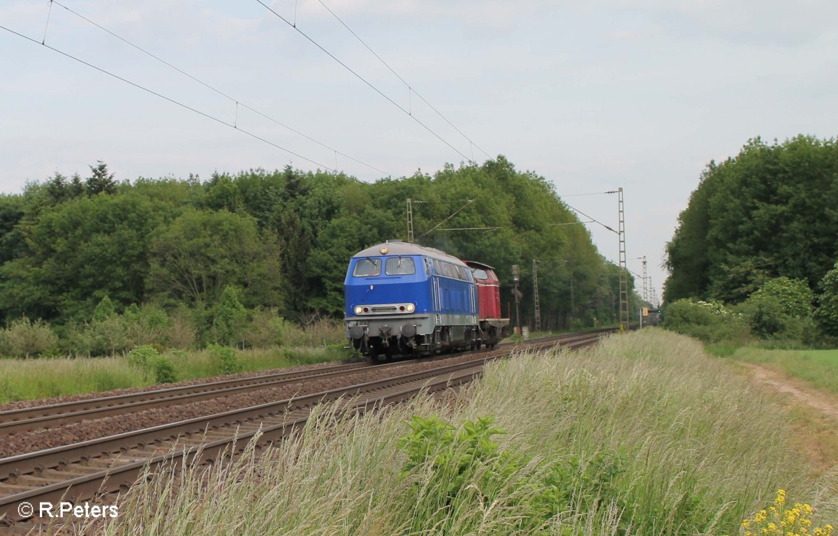 217 019-9 und 212 084-8bei der Stromkreistrennstelle Bischofsheim. 22.05.15