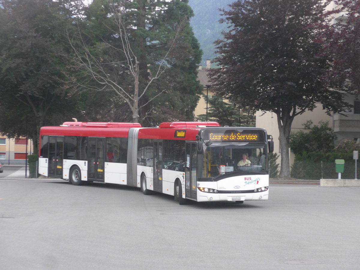 (217'010) - PostAuto Wallis - Nr. 67/VS 429'479 - Solaris am 10. Mai 2020 beim Bahnhof Martigny