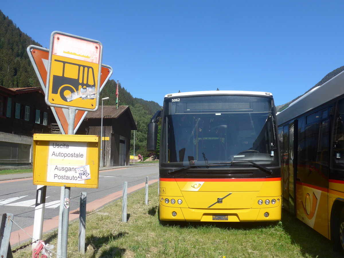 (217'538) - Marchetti, Airolo - (TI 241'035) - Volvo am 1. Juni 2020 in Ambri, Garage