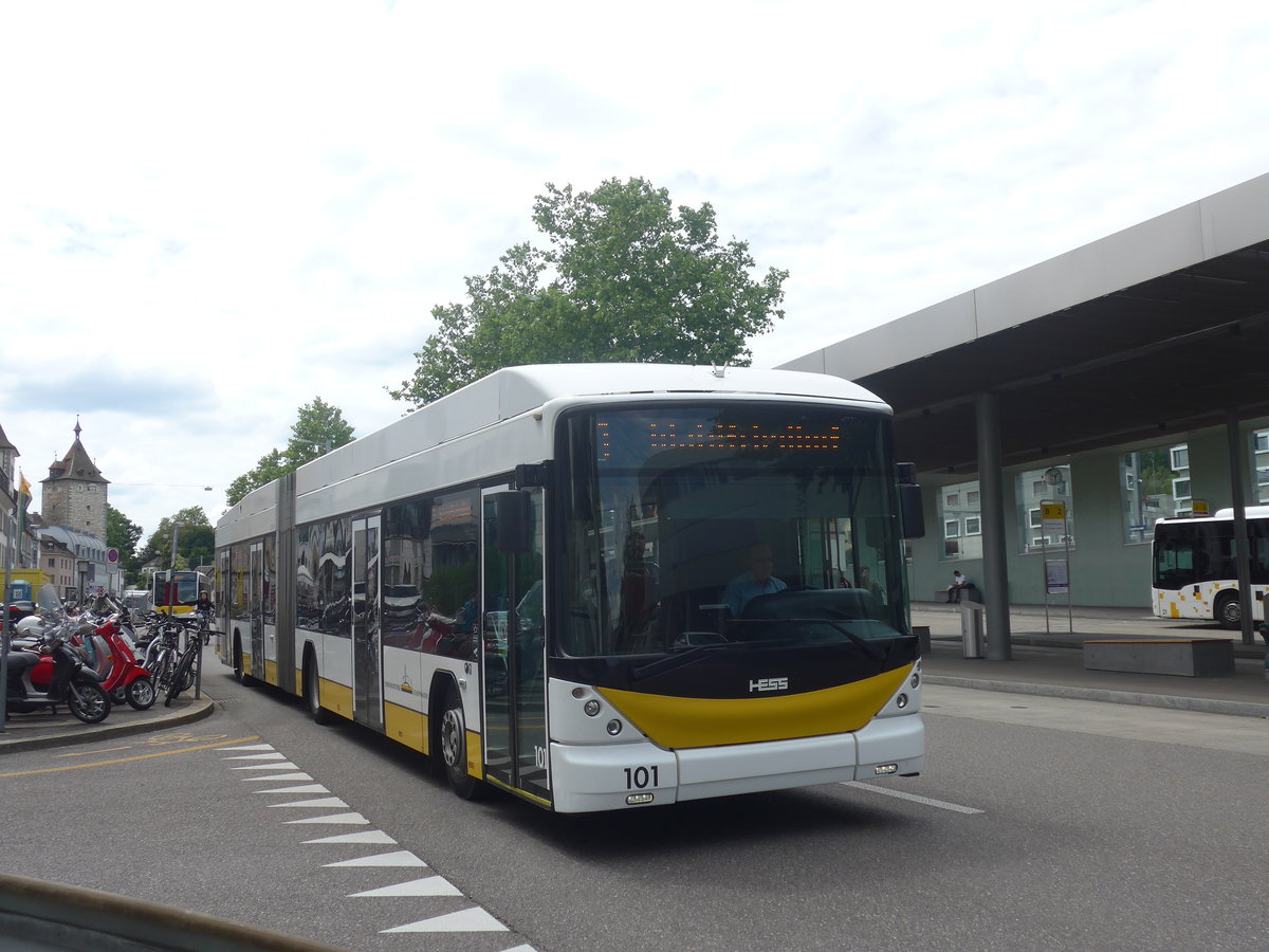 (217'720) - VBSH Schaffhausen - Nr. 101 - Hess/Hess Gelenktrolleybus am 8. Juni 2020 beim Bahnhof Schaffhausen
