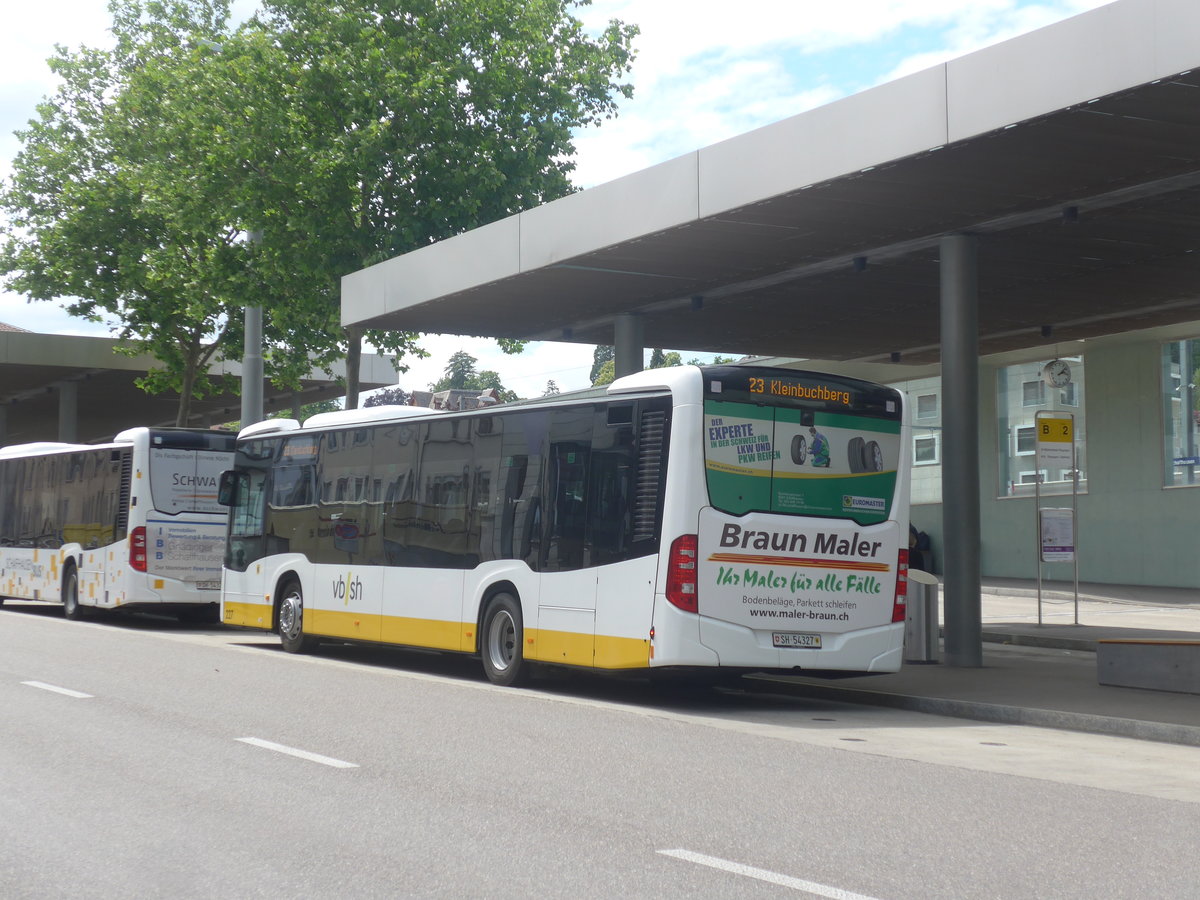 (217'770) - VBSH Schaffhausen - Nr. 227/SH 54'327 - Mercedes (ex SB Schaffhausen Nr. 27) am 8. Juni 2020 beim Bahnhof Schaffhausen