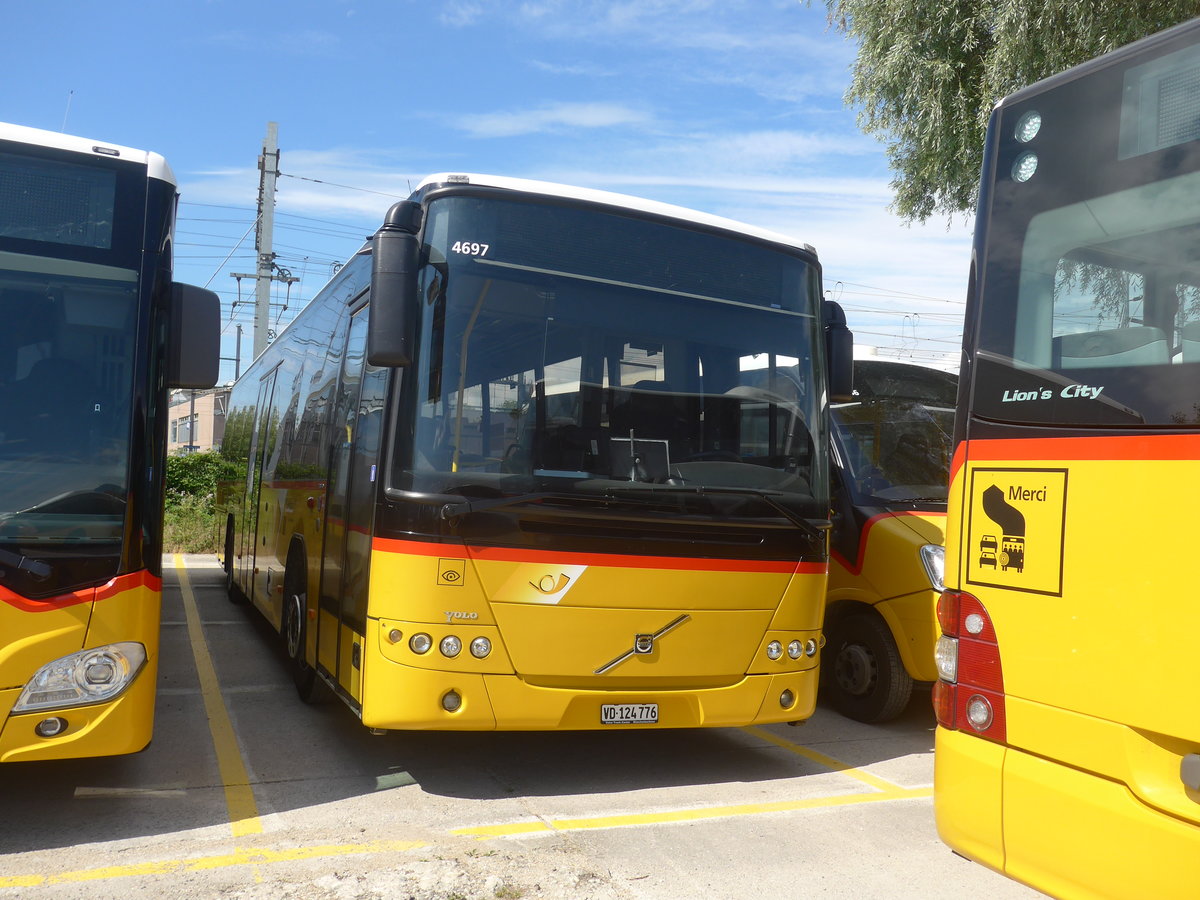 (217'831) - CarPostal Ouest - VD 124'776 - Volvo am 13. Juni 2020 in Yverdon, Garage