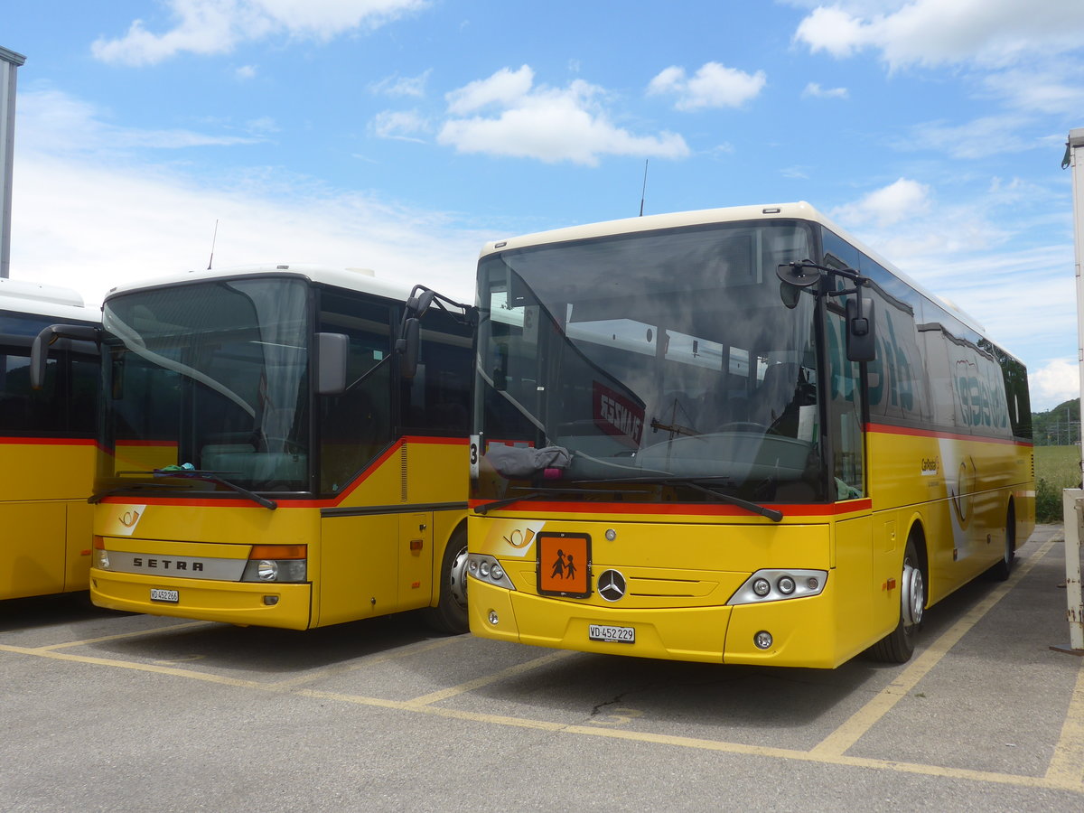 (217'874) - CarPostal Ouest - VD 452'229 - Mercedes (ex SAPJV, L'Isle) am 13. Juni 2020 in Daillens, Planzer