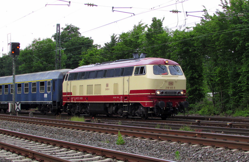 218 105-5 bei der Einfahrt in Darmstadt Kranichstein am 01.Juni.2014.
Sie eine der zwei Gastdieselloks bei den Bahnwelttagen 2014
