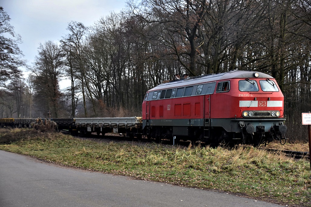 218 139-4 kurz vor der abfahrt vom bf glinde,am 06.12.16