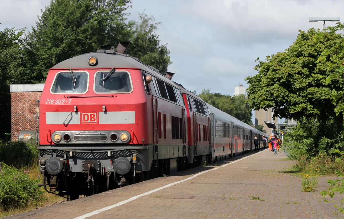 218 307 und 380 kamen dann wegen dem Brckenunfall mit gut 20min Versptung in Husum an. 10.07.2019