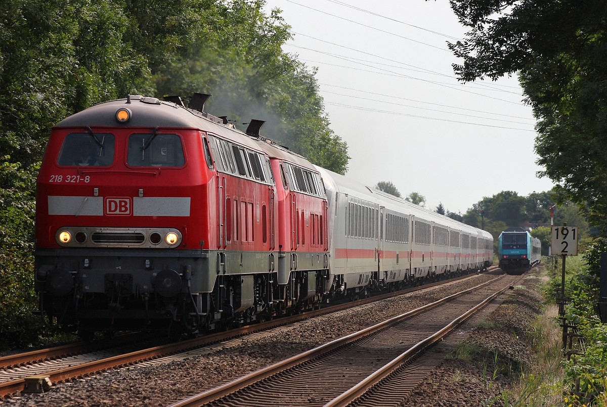 218 321 und 333 mit IC Richtung Niebüll, Stedesand 26.08.2017