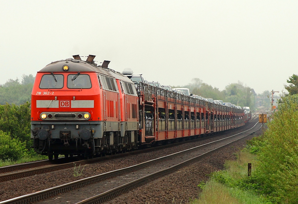 218 362-2 und 307-7 mit dem SyltShuttle aufgenommen am Bü Dreieckskoog bei Klanxbüll. 01.06.2013