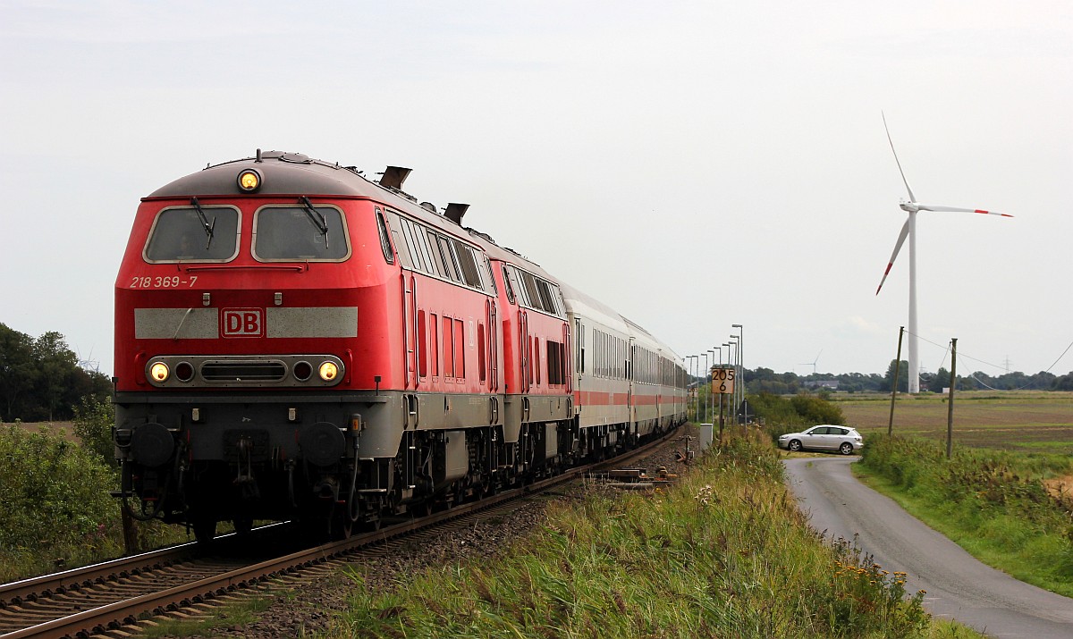 218 369 und 322 mit IC nach Westerland. Lehnshallig 26.08.2017 (2)