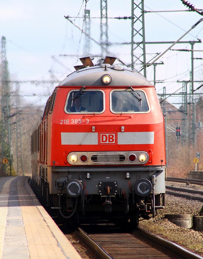 218 385-3 und 362-2 mit Umleiter-IC auf dem Weg nach Westerland bei der Einfahrt in Schleswig. 07.04.2013