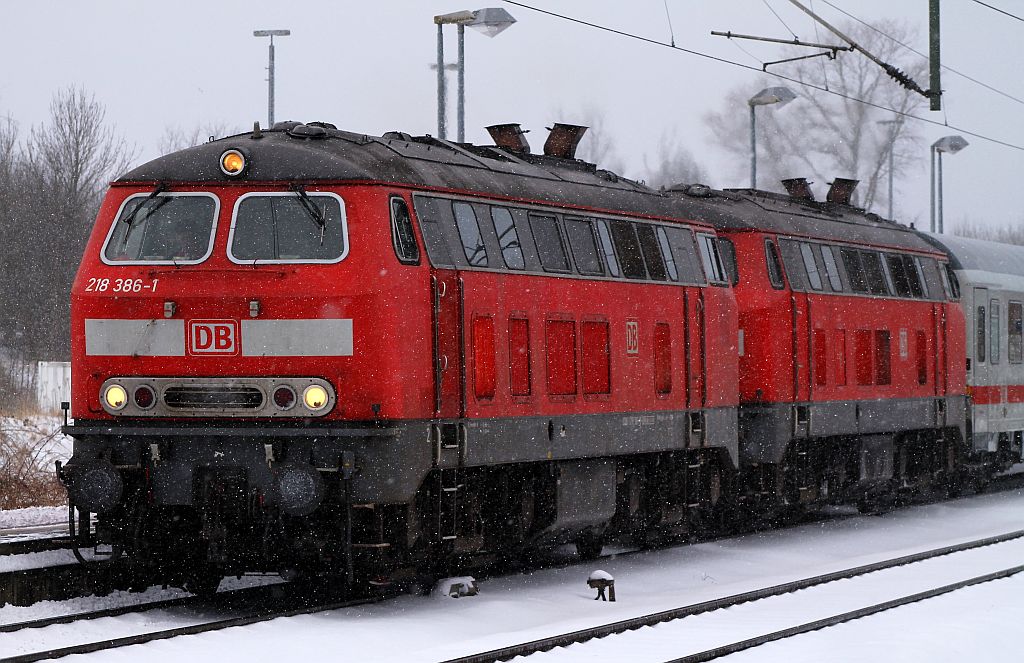 218 386-1 und 363-0 aufgenommen im Portrait als sie kürzlich zu Gast in Schleswig waren. Schleswig 10.03.2013