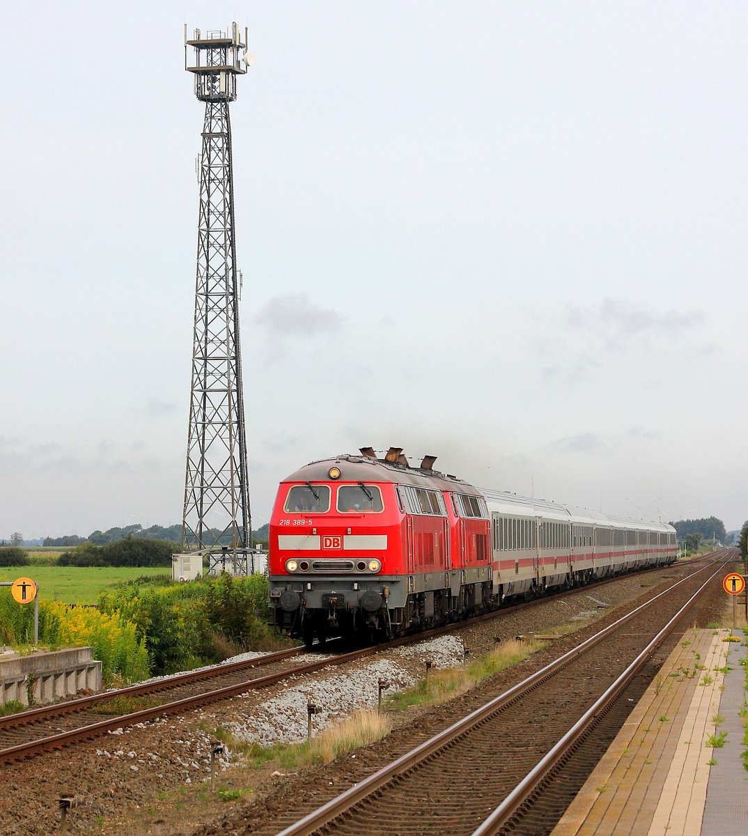 218 389 und 345 mit IC Richtung Hamburg. Langenhorn 26.08.17