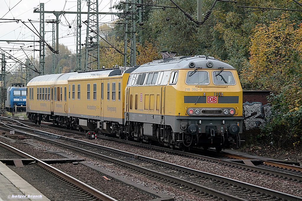218 392-9 fuhr mit einen schienenprfzug am 21.10.13 durch hh-harburg
