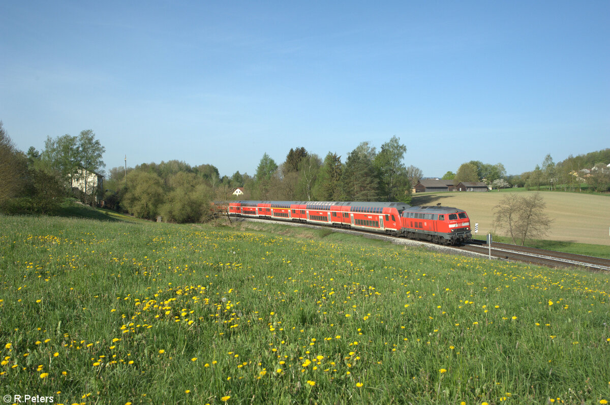 218 403-4 mit dem RE2 RE4852 München - Hof bei Escheldorf. 01.05.24