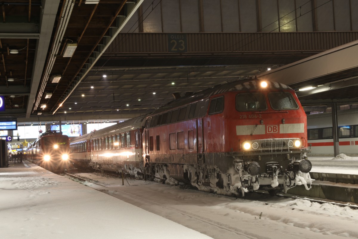 218 404-2 am 30. Dezember 2014 im Mnchner Hauptbahnhof.