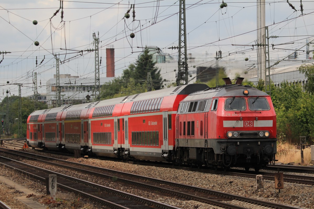 218 404-2 durchfhrt am 26. August 2013 Mnchen-Heimeranplatz.