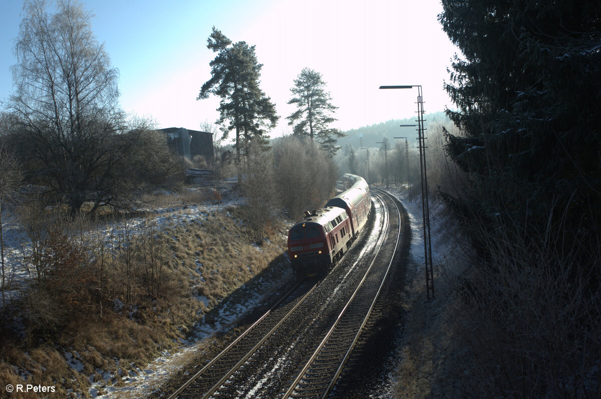 218 411 zieht den RE2 RE4854 München - Hof durch Röslau. 29.12.24